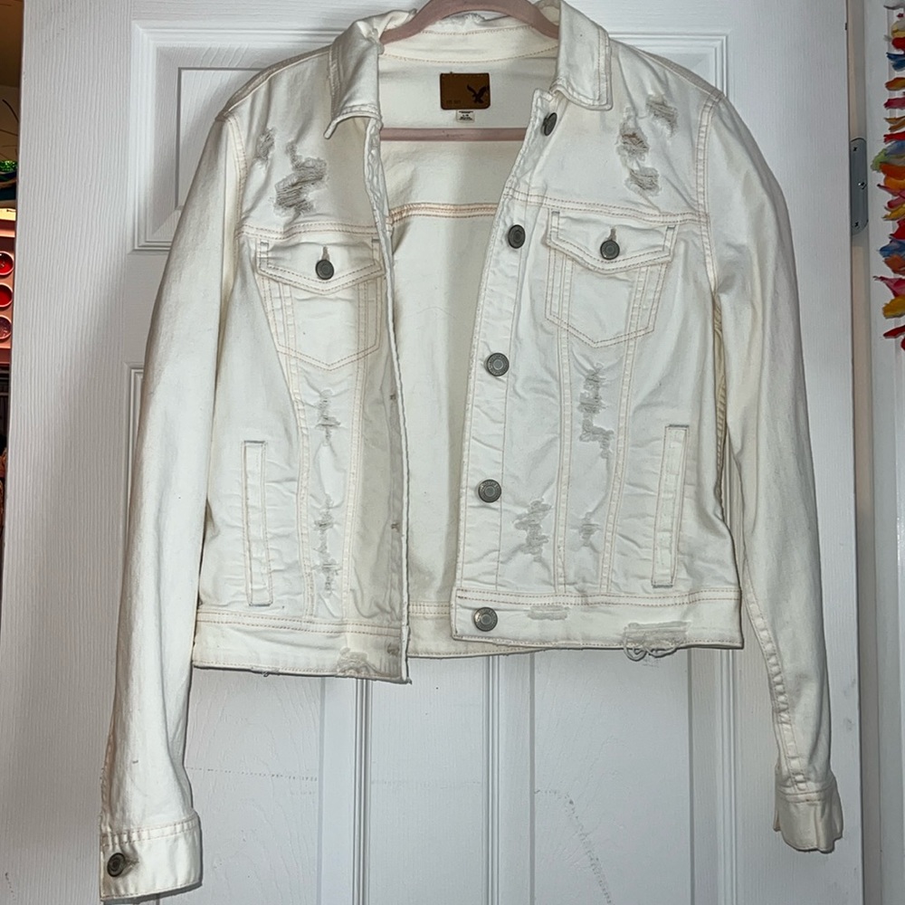 Distressed Jean jacket: white